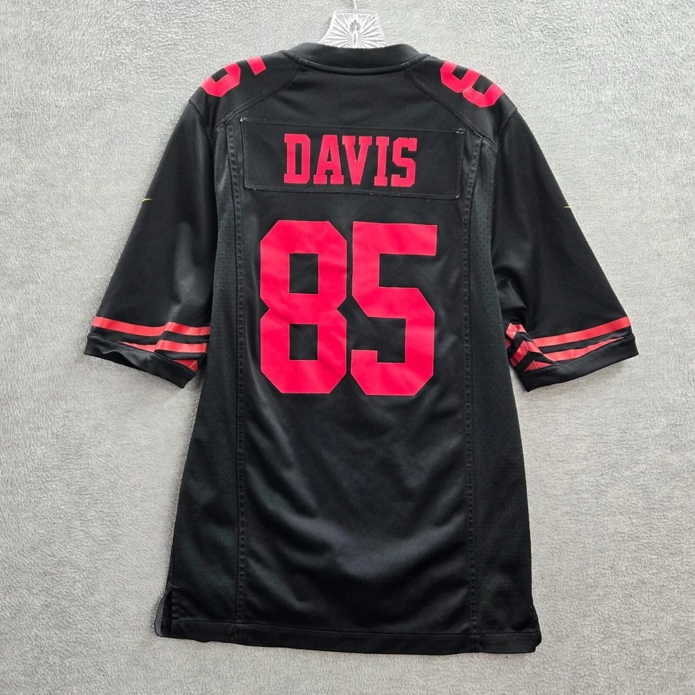 San Francisco 49ers Men Jersey Black Red‎ Small Vernon Davis 85 Nike Swoosh Logo